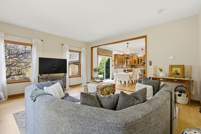 8304 Queen Victoria Lane, Tinley Park, IL 60477