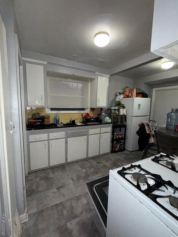 19464 Trinity Street, Detroit, MI 48219