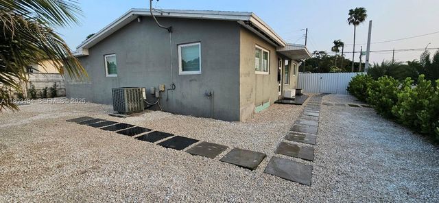 3195 W 10th Avenue, Hialeah, FL 33012