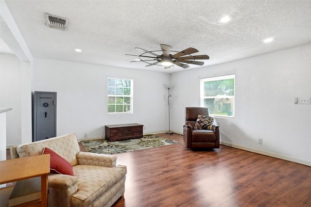 904 S Perrin Street, Decatur, TX 76234