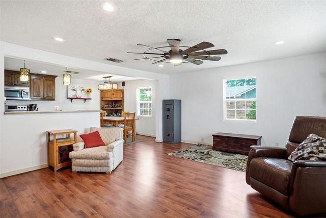 904 S Perrin Street, Decatur, TX 76234