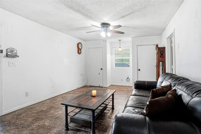 904 S Perrin Street, Decatur, TX 76234