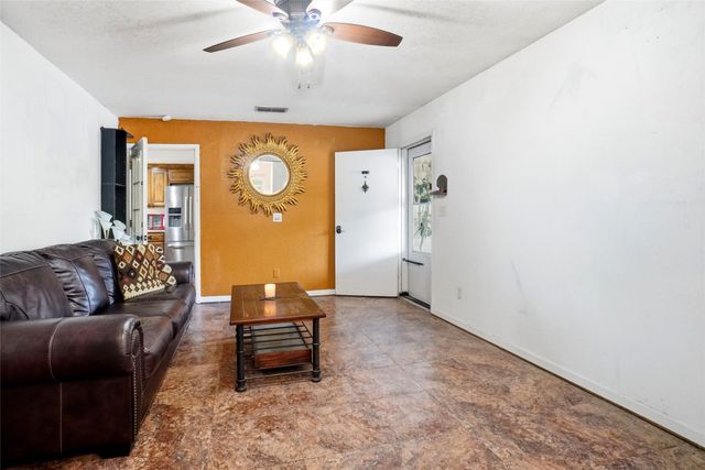 904 S Perrin Street, Decatur, TX 76234