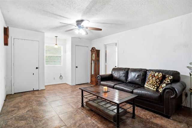904 S Perrin Street, Decatur, TX 76234