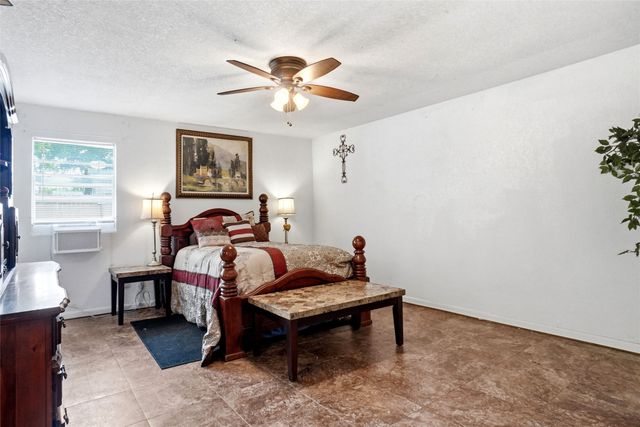 904 S Perrin Street, Decatur, TX 76234