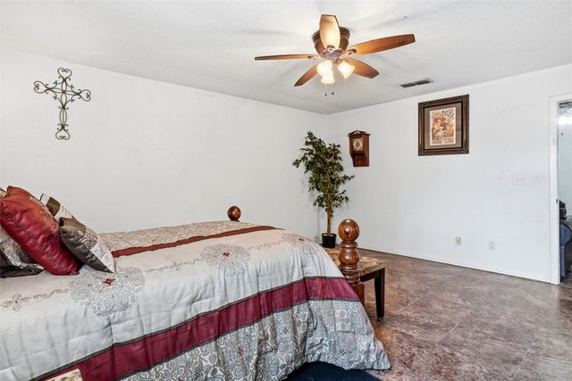 904 S Perrin Street, Decatur, TX 76234