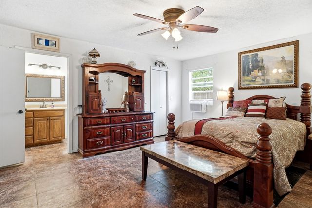 904 S Perrin Street, Decatur, TX 76234