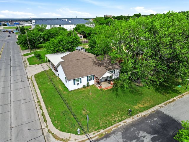 904 S Perrin Street, Decatur, TX 76234