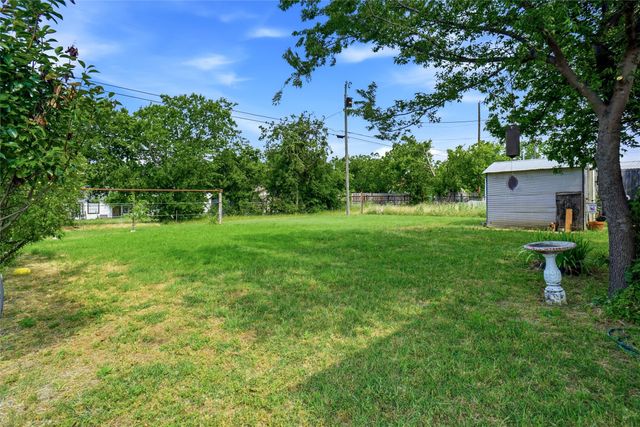 904 S Perrin Street, Decatur, TX 76234