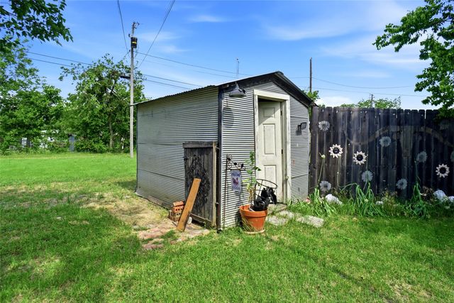 904 S Perrin Street, Decatur, TX 76234