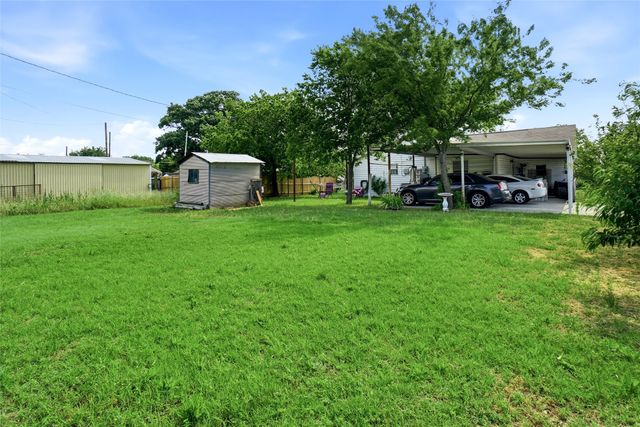 904 S Perrin Street, Decatur, TX 76234