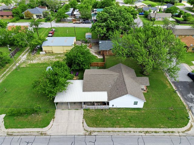 904 S Perrin Street, Decatur, TX 76234