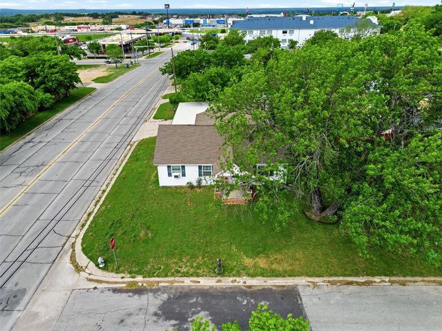 904 S Perrin Street, Decatur, TX 76234