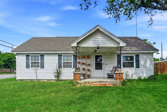 904 S Perrin Street, Decatur, TX 76234