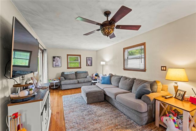 371 Annuity Dr, South Franklin, PA 15301