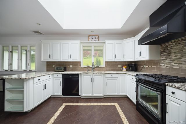 921 W Dover Road, Pawling, NY 12564