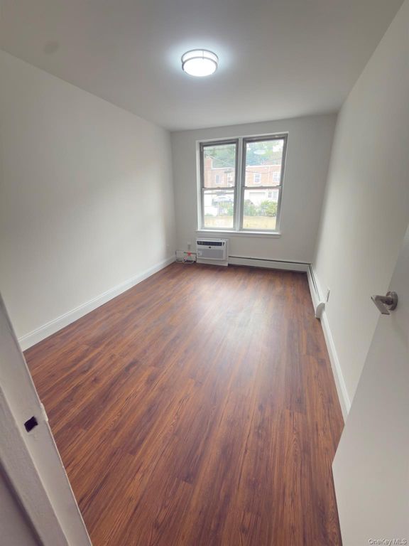 134-05 Dahlia Avenue 1Fl, Flushing, NY 11355 — photo 2