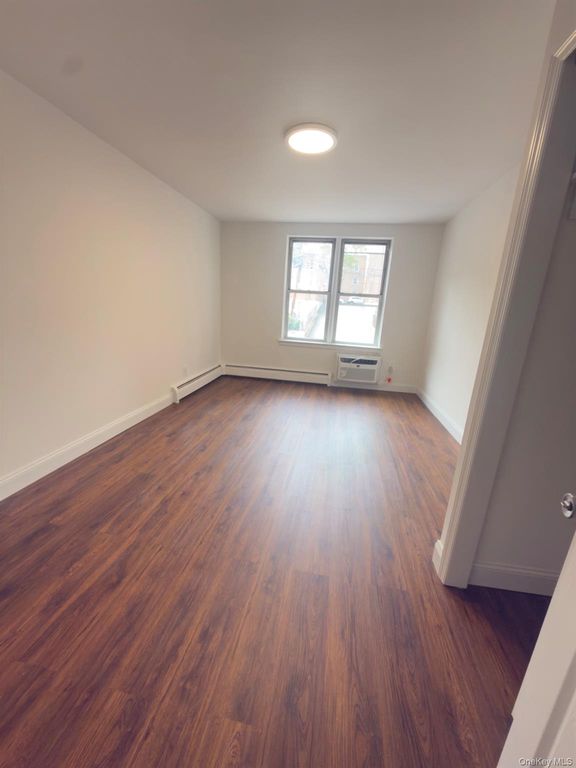 134-05 Dahlia Avenue 1Fl, Flushing, NY 11355 — photo 3
