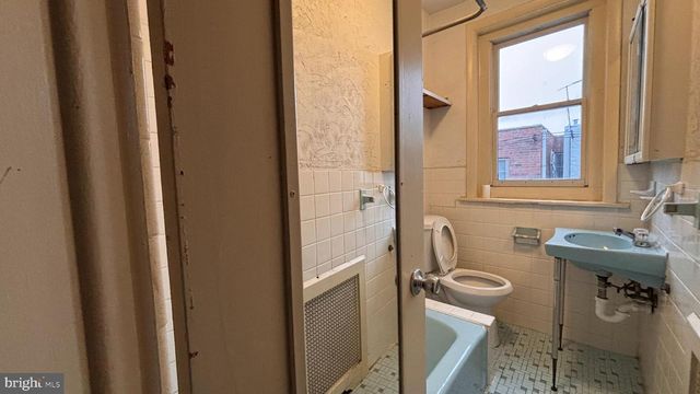 1130 JACKSON ST, Philadelphia, PA 19148