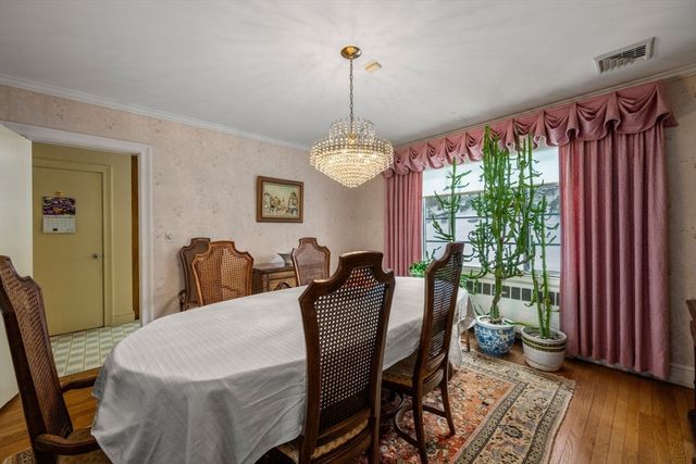 130 Fairway Rd, Brookline, MA 02467