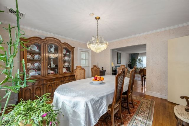 130 Fairway Rd, Brookline, MA 02467