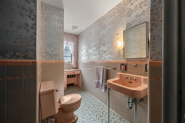 130 Fairway Rd, Brookline, MA 02467