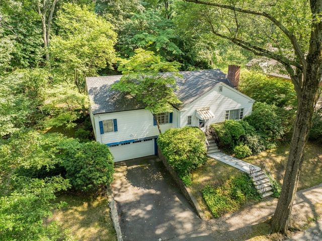 130 Fairway Rd, Brookline, MA 02467