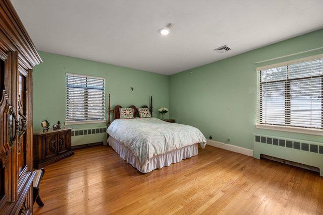 130 Fairway Rd, Brookline, MA 02467