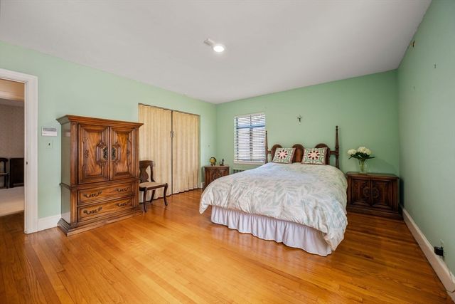 130 Fairway Rd, Brookline, MA 02467