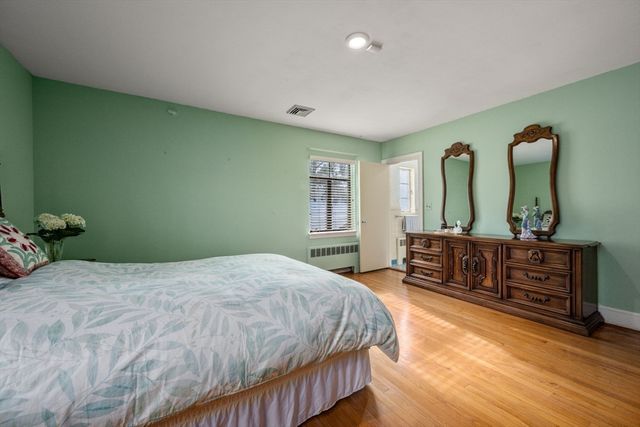 130 Fairway Rd, Brookline, MA 02467