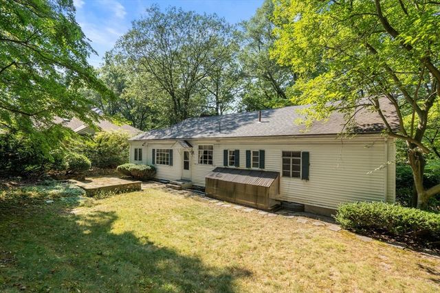 130 Fairway Rd, Brookline, MA 02467