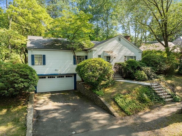 130 Fairway Rd, Brookline, MA 02467