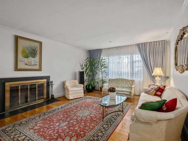 130 Fairway Rd, Brookline, MA 02467