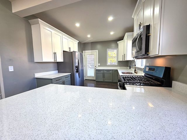 286 Hamilton Avenue, Elgin, IL 60123