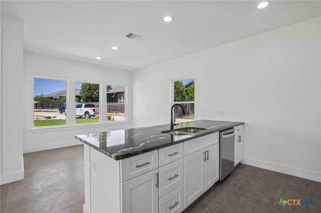 1301 Low Branch Lane 9, Leander, TX 78641