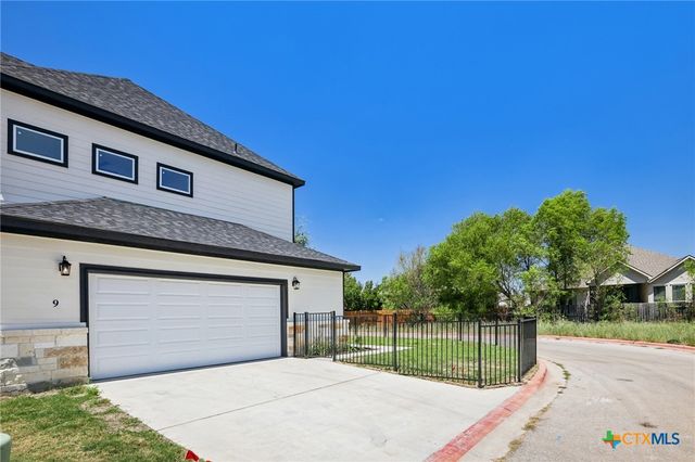 1301 Low Branch Lane 9, Leander, TX 78641