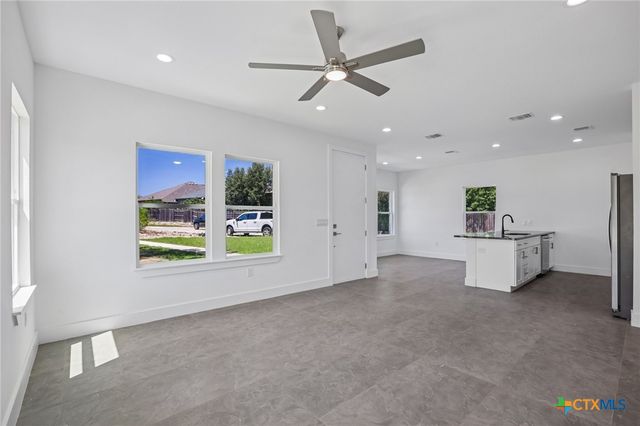 1301 Low Branch Lane 9, Leander, TX 78641