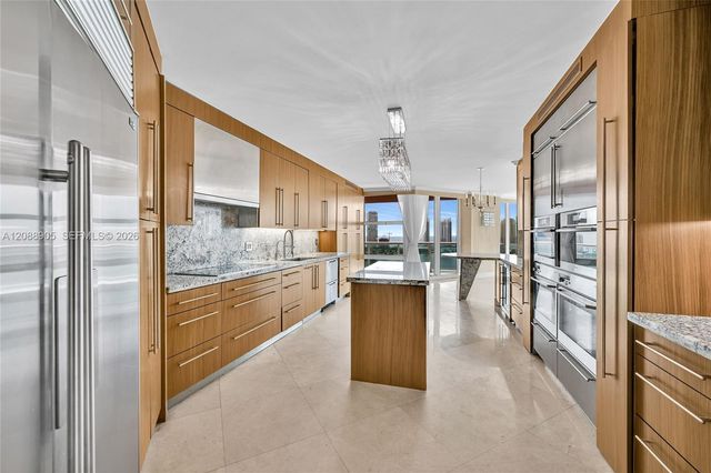 3370 Hidden Bay Drive 2813, Aventura, FL 33180