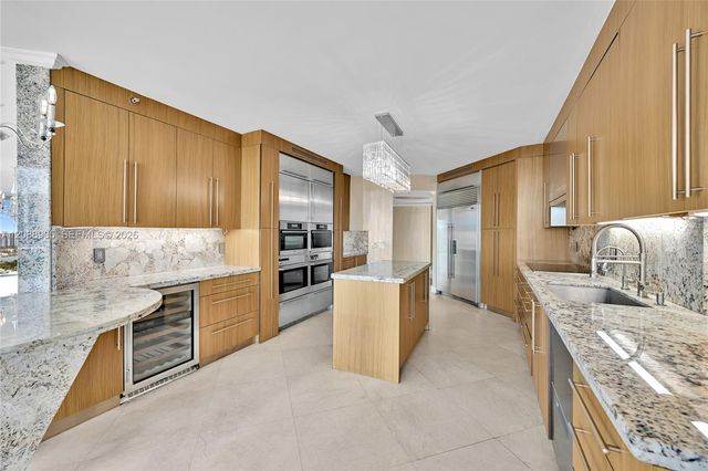 3370 Hidden Bay Drive 2813, Aventura, FL 33180