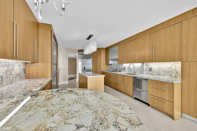 3370 Hidden Bay Drive 2813, Aventura, FL 33180