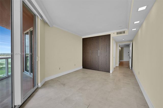 3370 Hidden Bay Drive 2813, Aventura, FL 33180