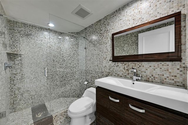 3370 Hidden Bay Drive 2813, Aventura, FL 33180