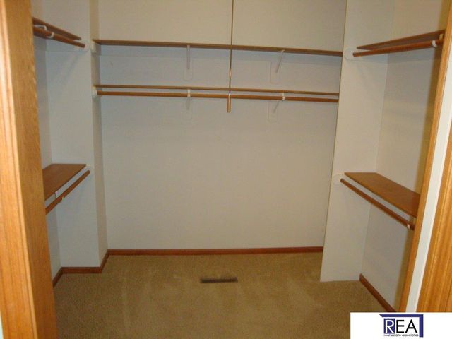 19220 Ontario Circle, Omaha, NE 68130