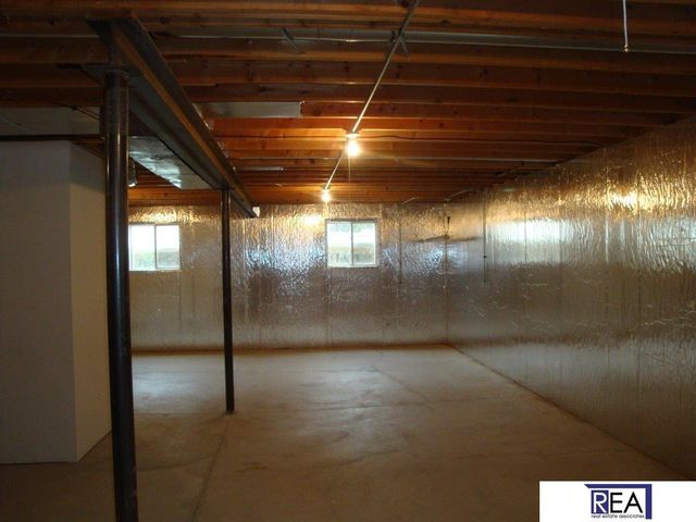 19220 Ontario Circle, Omaha, NE 68130