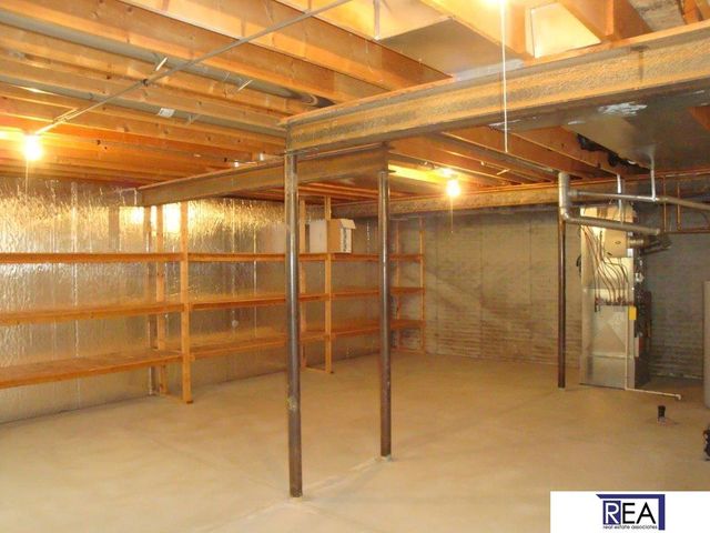 19220 Ontario Circle, Omaha, NE 68130