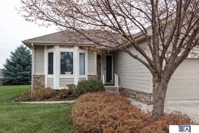 19220 Ontario Circle, Omaha, NE 68130