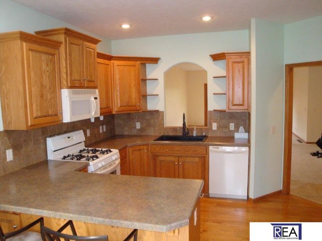 19220 Ontario Circle, Omaha, NE 68130