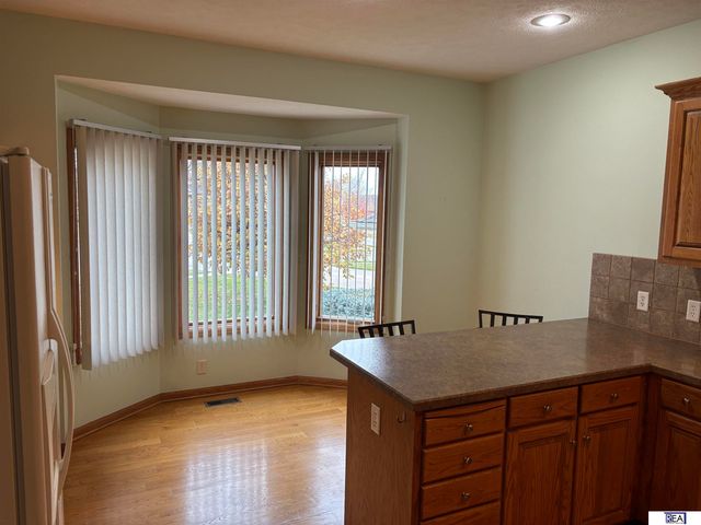 19220 Ontario Circle, Omaha, NE 68130