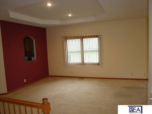 19220 Ontario Circle, Omaha, NE 68130