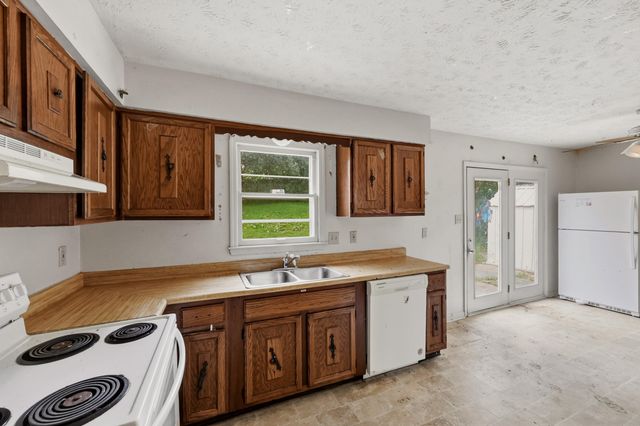 605 Elk Lake Drive, Lexington, KY 40517